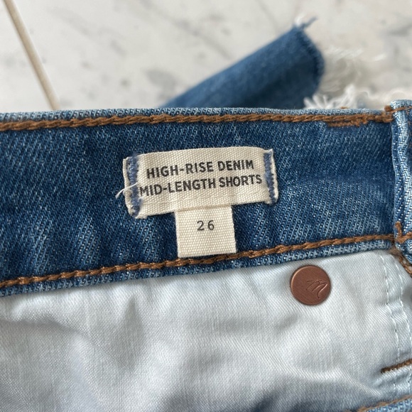Madewell High-Rise Mid Length Denim Short- Size 26 - Picture 6 of 9
